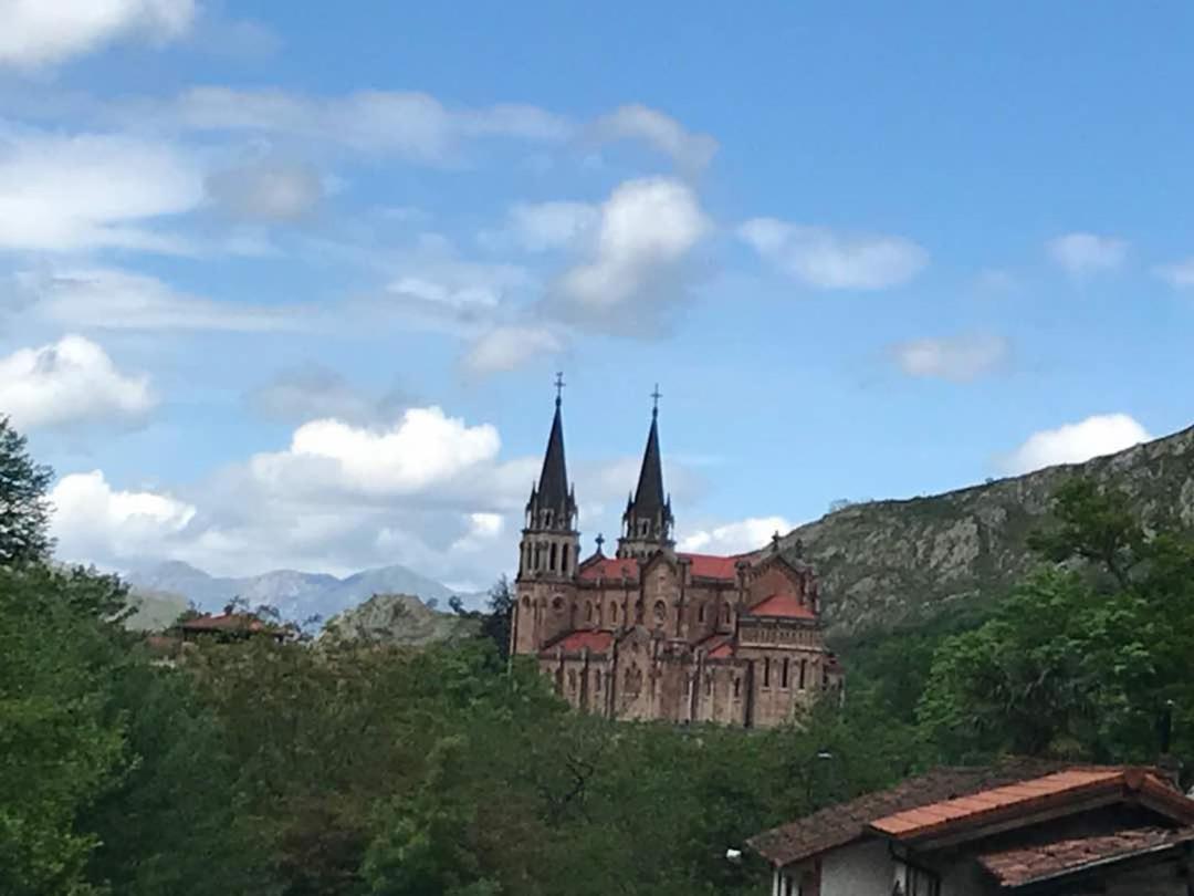 La Plaza De Cangas Apartamento Turistico Onís Exterior foto